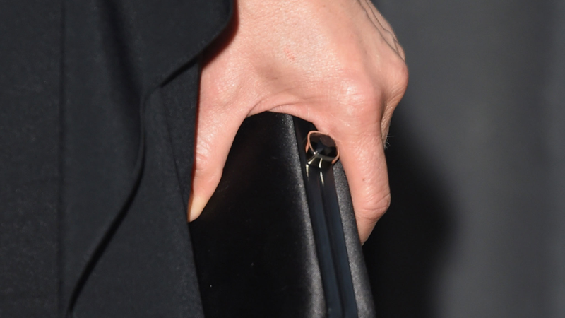 Illustration for article titled Drop Everything and Marvel at Jennifer Aniston's Stunning Wedding Ring